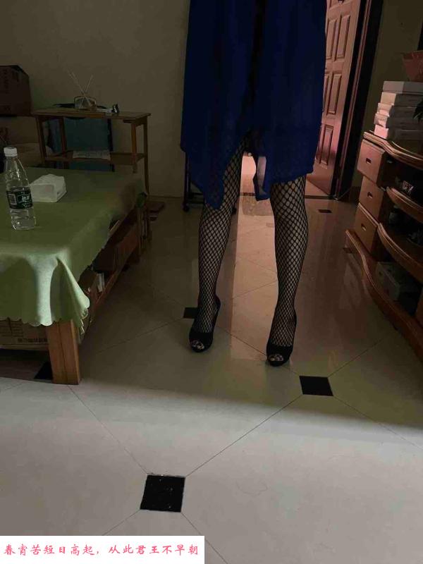 风骚长腿少妇 第3张