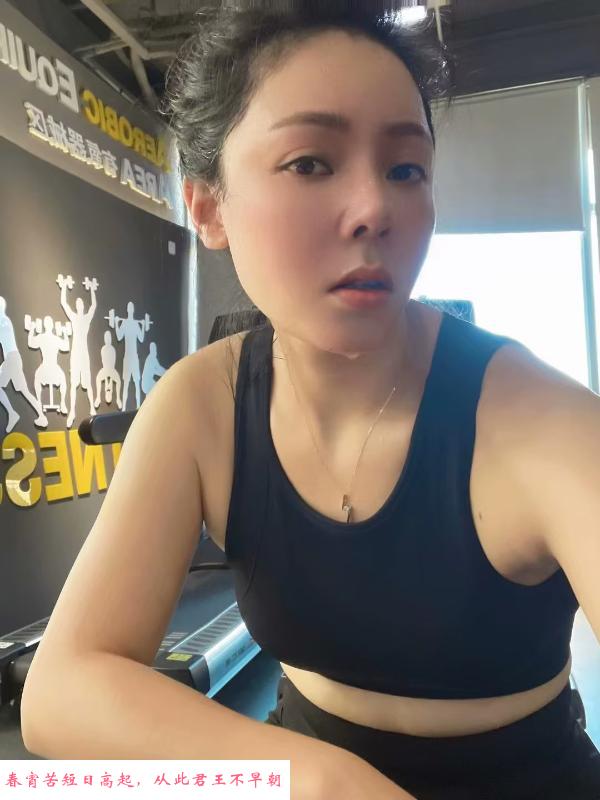 风骚御姐微微 第3张