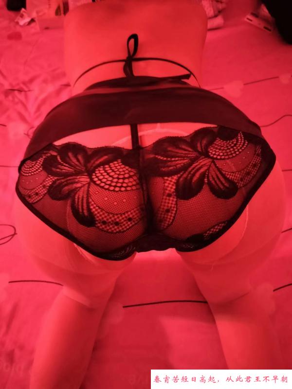 十字街少妇 第1张