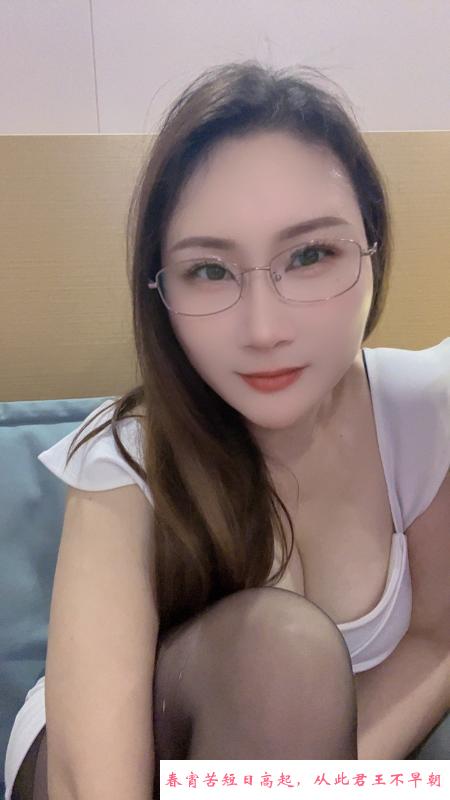 服务系大胸美少妇 第2张
