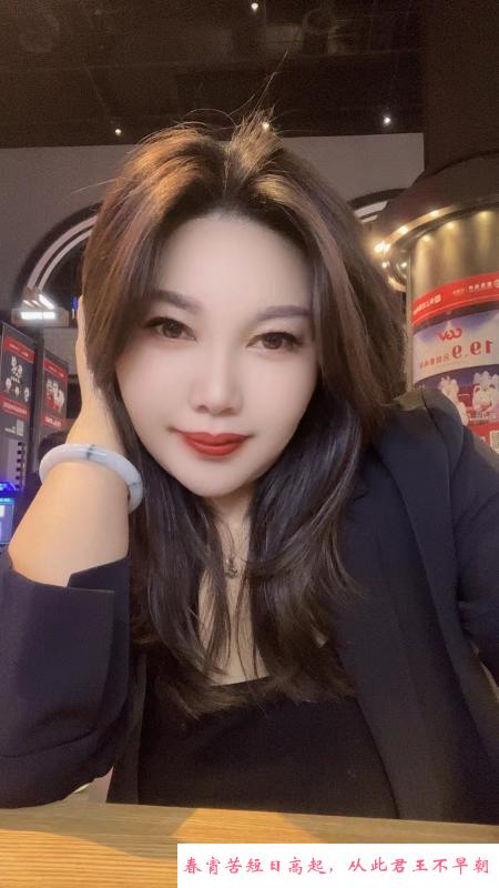 欲求不满的性大骚娘们 第3张