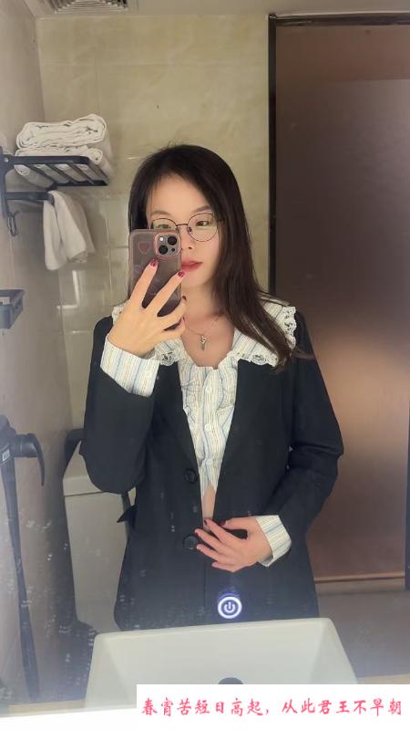 热辣制服妹子 第2张