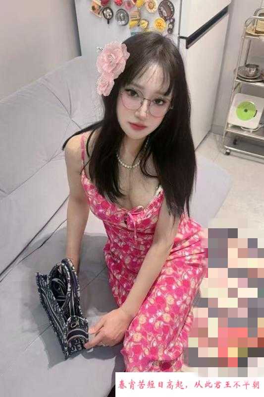 体验黑丝眼镜少妇 第2张