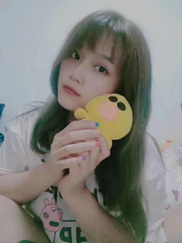 大连大连开发区超级白嫩20岁左右可爱小美女 第1张