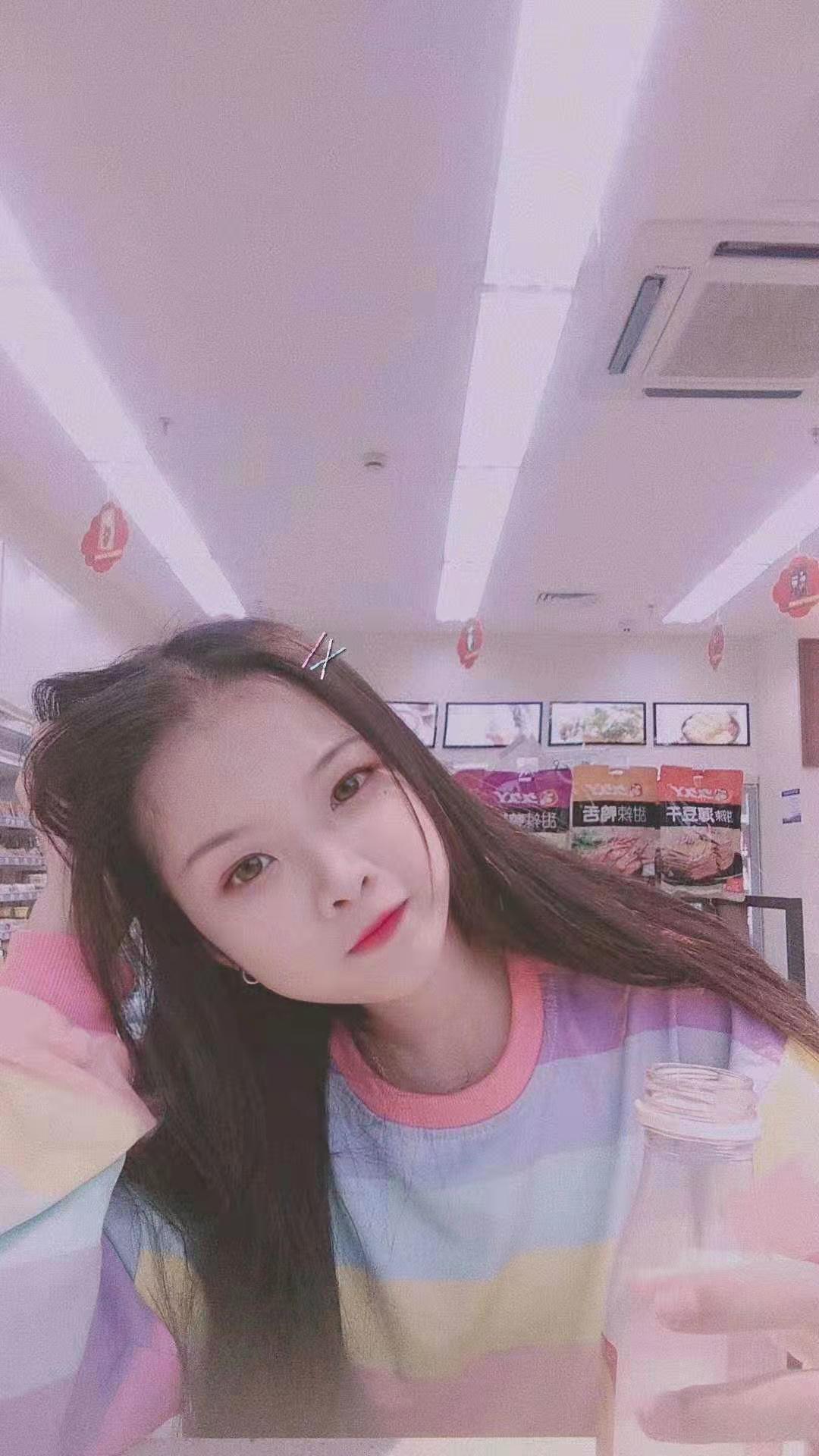 00年的嫩妹 第1张