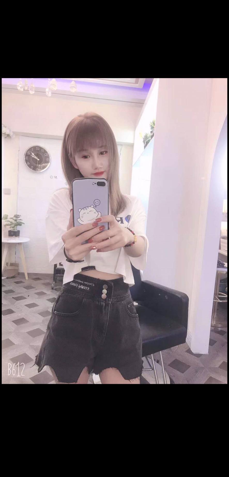 汽车东站的小少妇 第1张