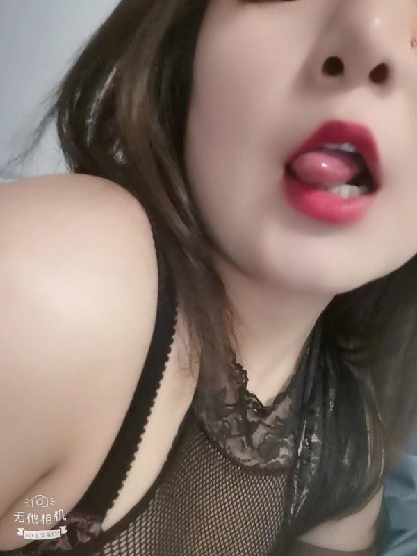 欢乐星城美女子 第1张