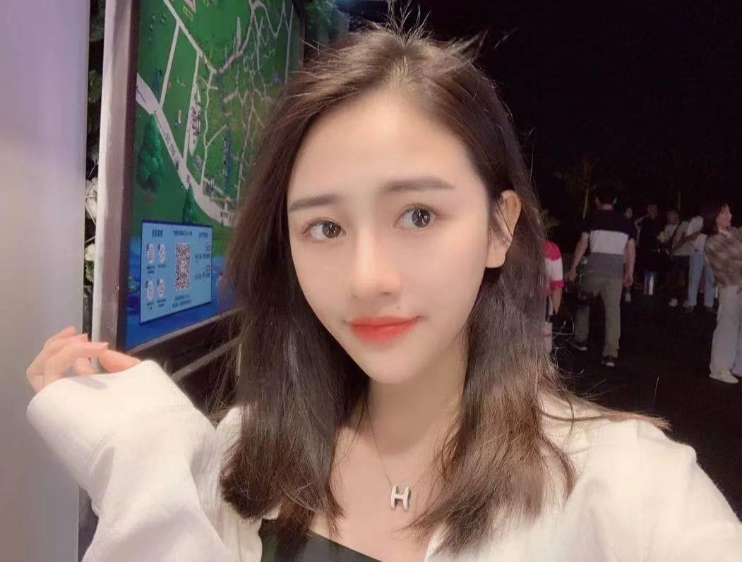 会喷可三通的妹子 第1张