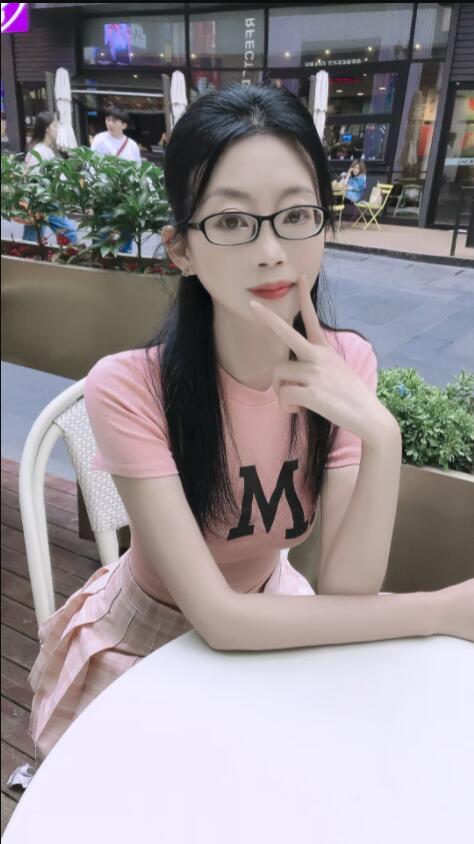 眼镜浪妹 第2张