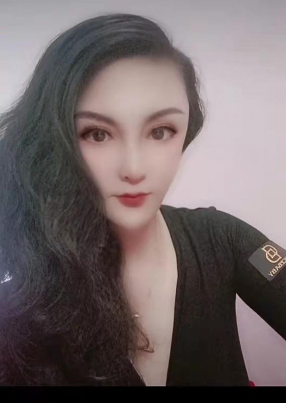 新街口附近时尚小姐姐 第2张