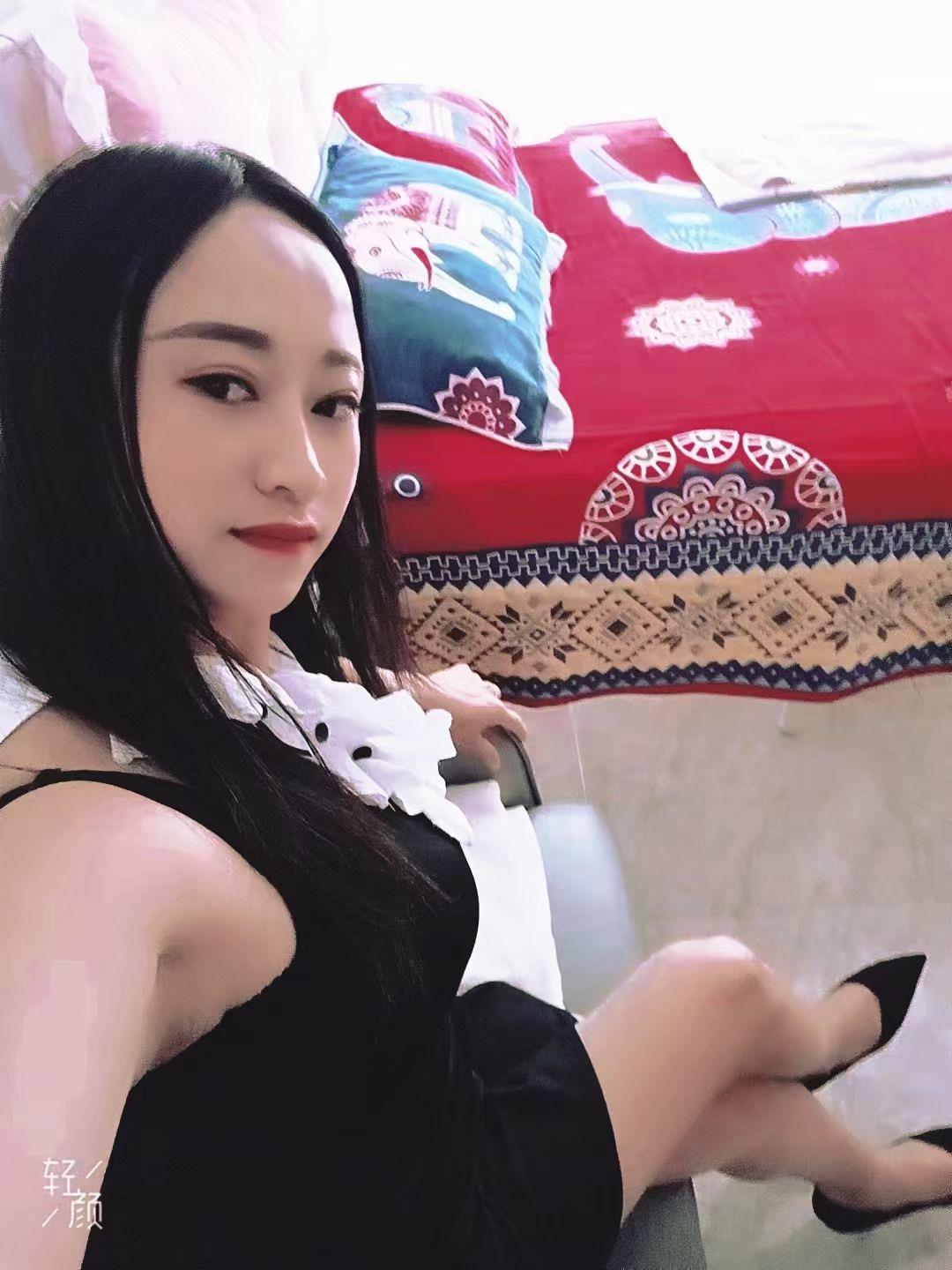 服务系的妹子 第2张