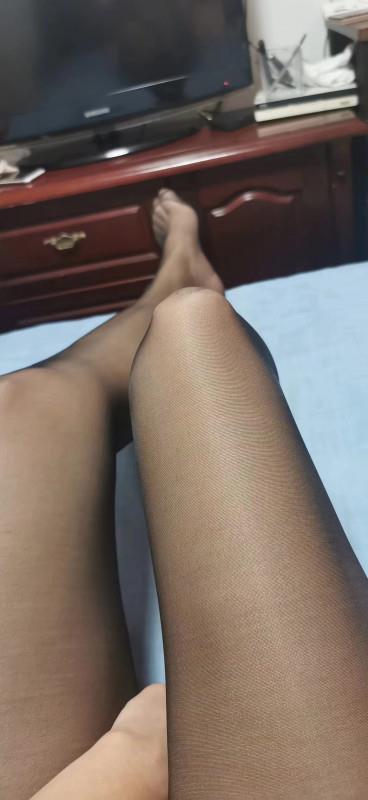 黑丝长腿美女 第1张