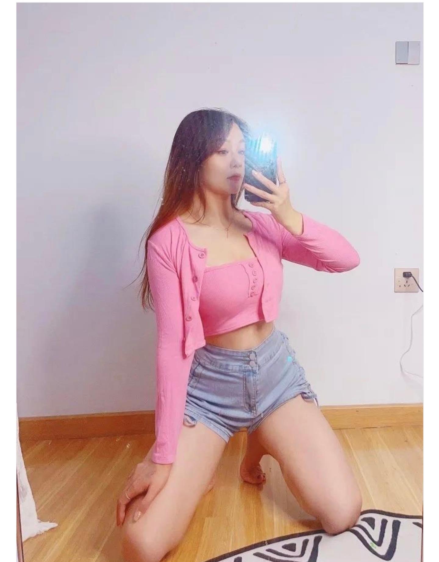 身材超好的一个妹子 第1张