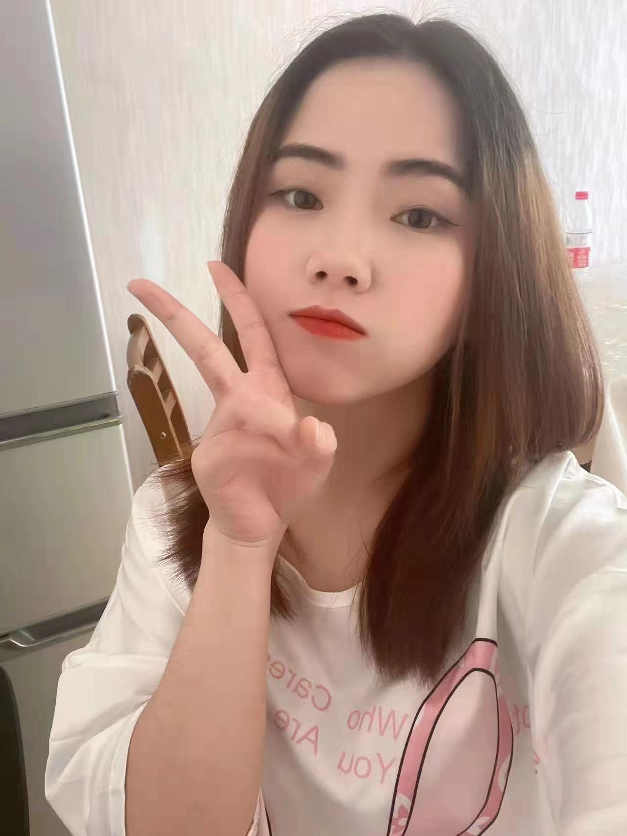 布依族02年的妹子,刚满20岁 第2张