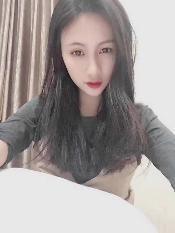 新人白皙小女友 第3张