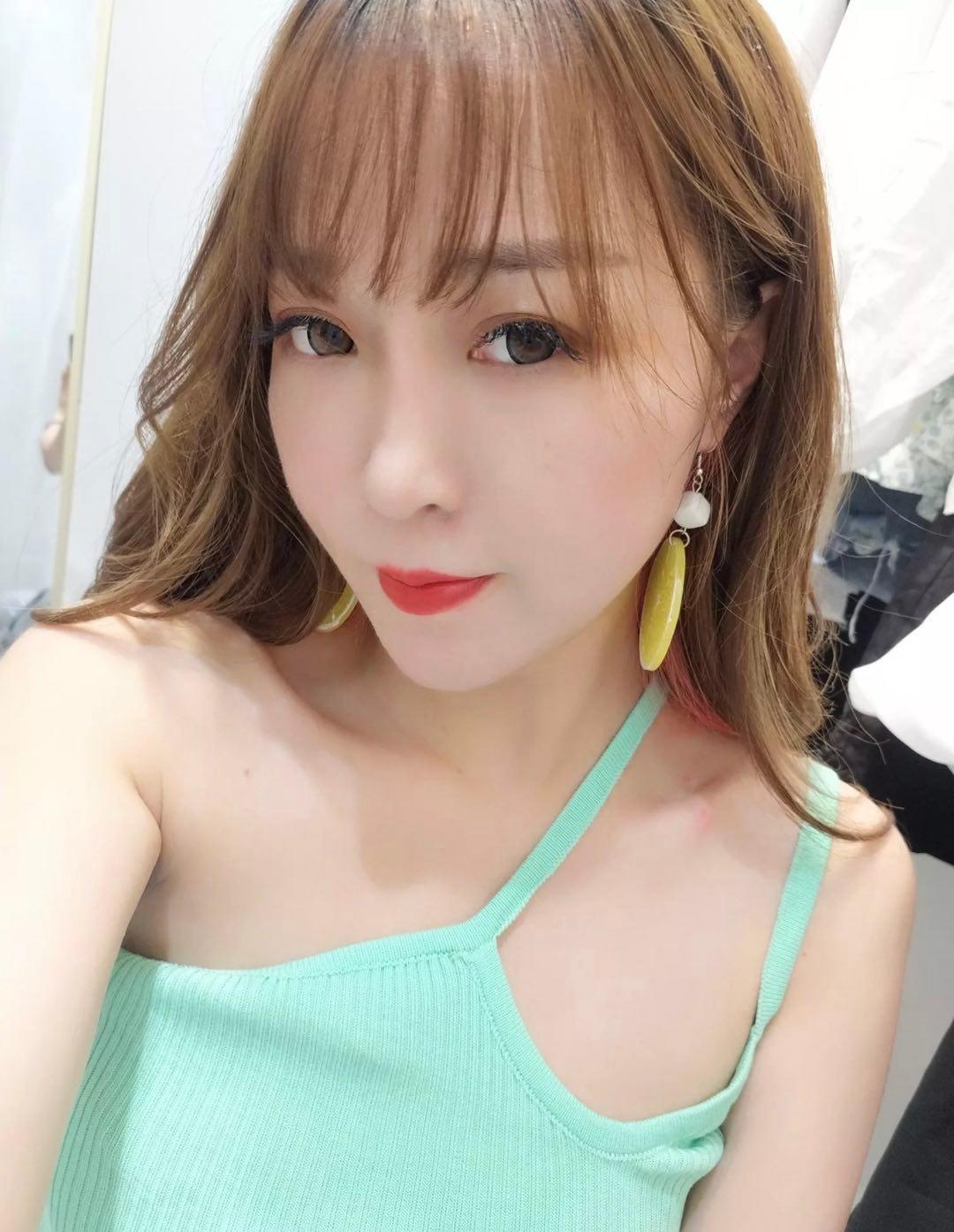 验证长相甜美,大长腿的95后极品美少女 第2张