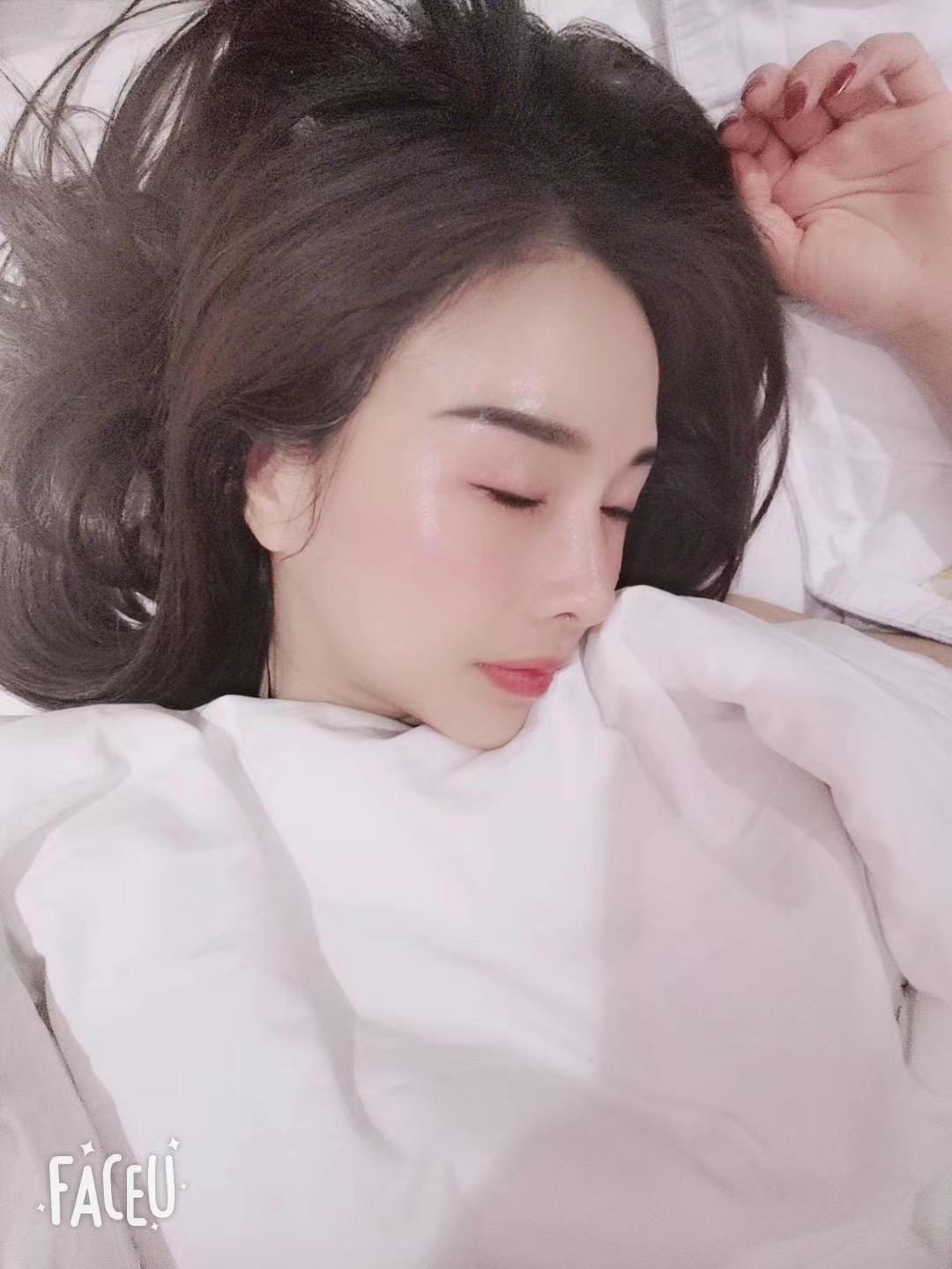 颜控兄弟们可以搞快试一试.美瞳 第1张