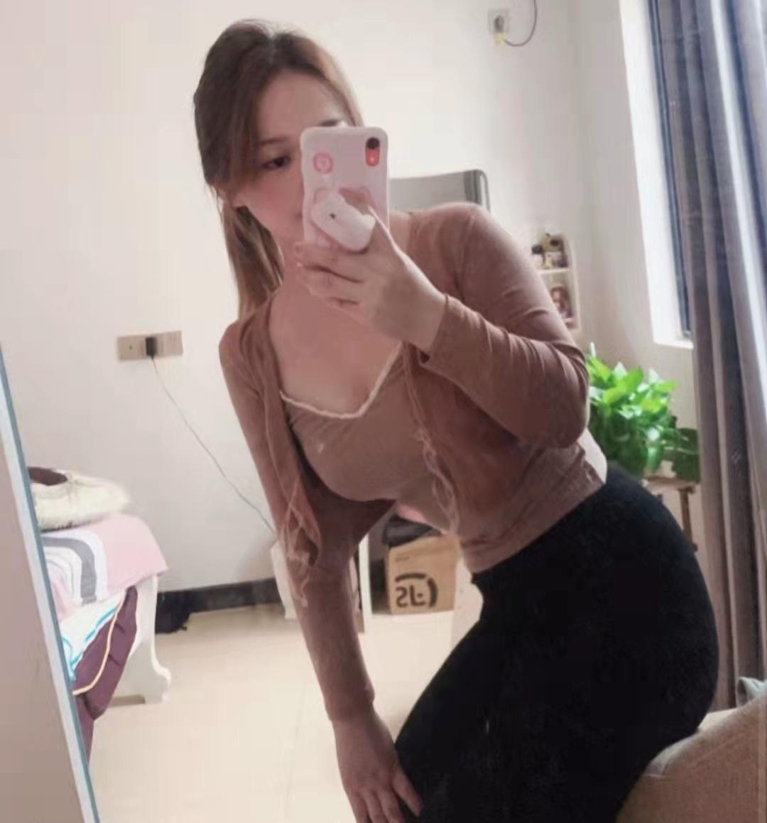 兼职小妹，胸大皮肤嫩，乖巧的很 第1张