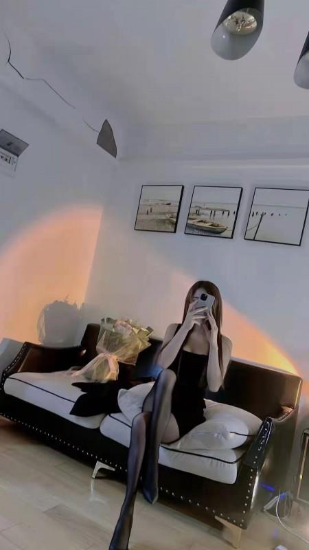 天河黑丝长腿妹子 第1张