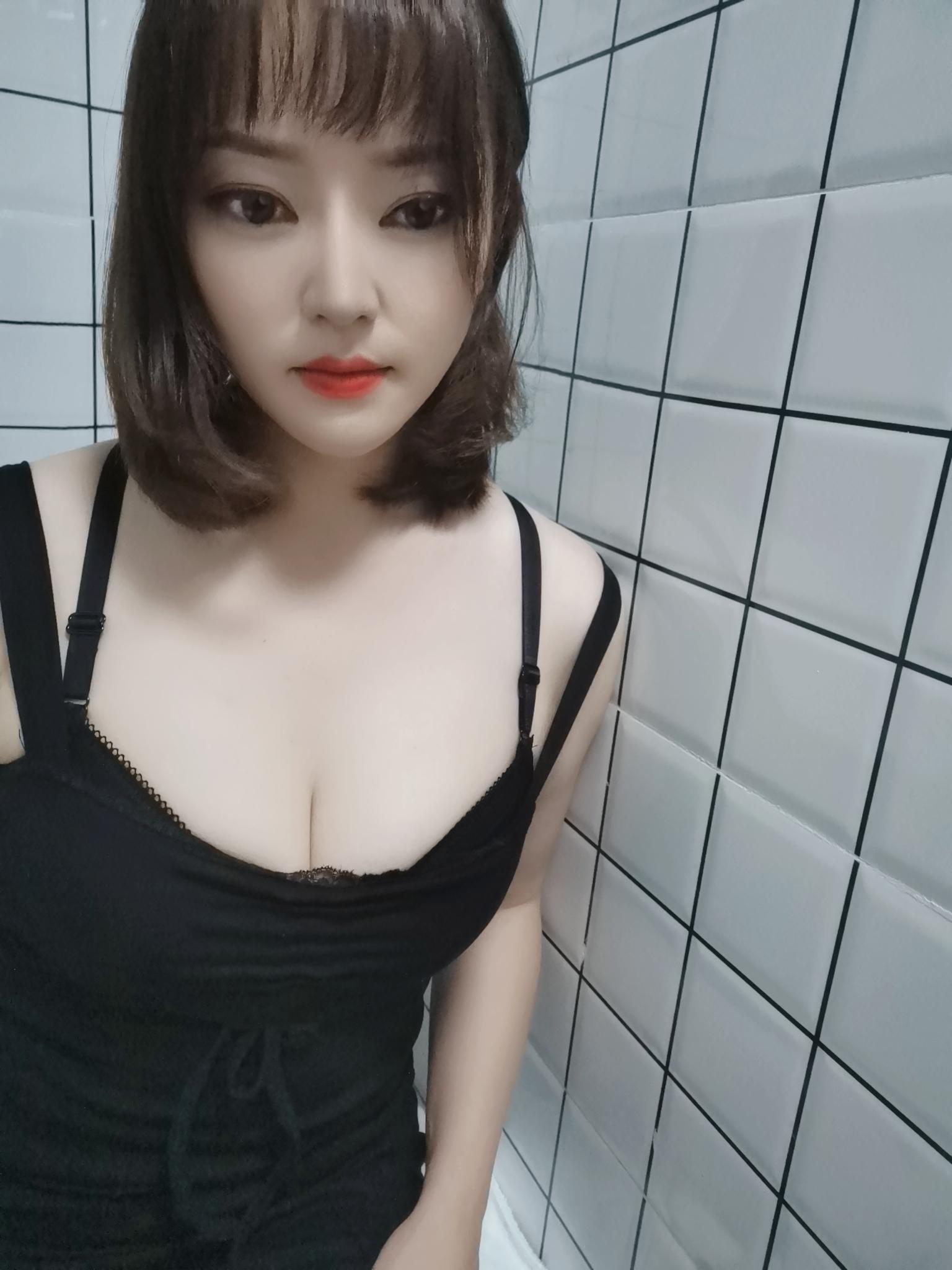 刚到京的成都女孩，苗条性感扛着操抱着操都行 第1张